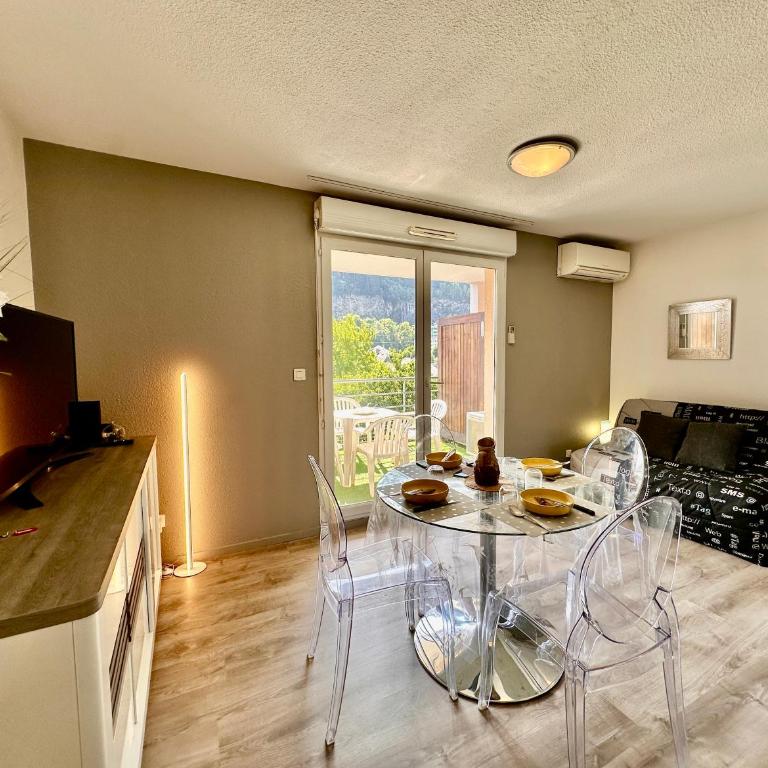 Le Nid Douillet - 4 Personnes - Terrasse couverte - Studio - Vue sur Montagne - 2