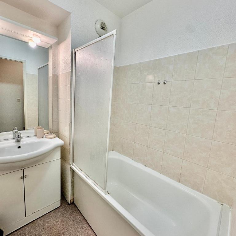 Le Nid Douillet - 4 Personnes - Terrasse couverte - Studio - Vue sur Montagne - 24