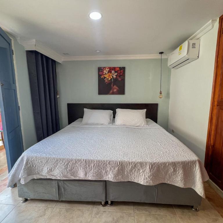 Hotel Marie Real Cartagena - Double Room with Balcony - 13