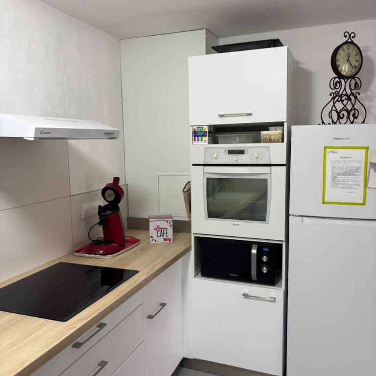 Clos des pins- Climatisation-Parking-Draps By LCG - Two-Bedroom House - 12