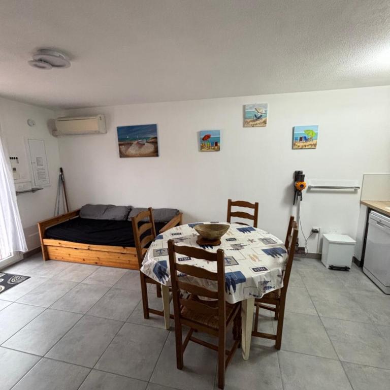 Clos des pins- Climatisation-Parking-Draps By LCG - Two-Bedroom House - 8