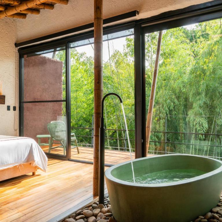 Kawa Bamboo Retreat - King Suite with Jacuzzi and Sauna - 1