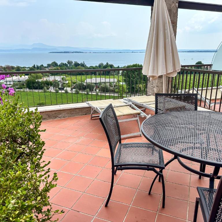 Castello Belvedere Apartments - Monolocale con Balcone e Vista Lago - 3