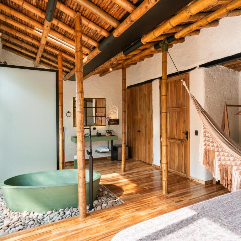 Kawa Bamboo Retreat - King Suite with Jacuzzi and Sauna - 4