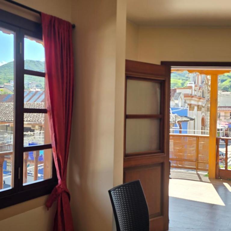 Hotel Vilcabamba Eterna Juventud - Family Room with Balcony - 11