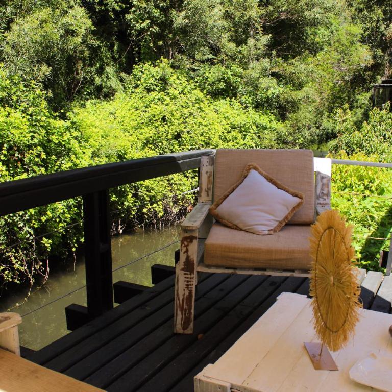 Estero El Claro Hotel y Cabañas - Deluxe Double Room with Balcony - 8