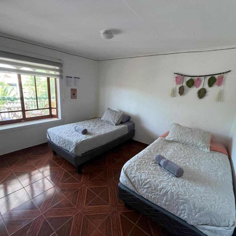 Hostal El Ancla - Family Room with Balcony - 6
