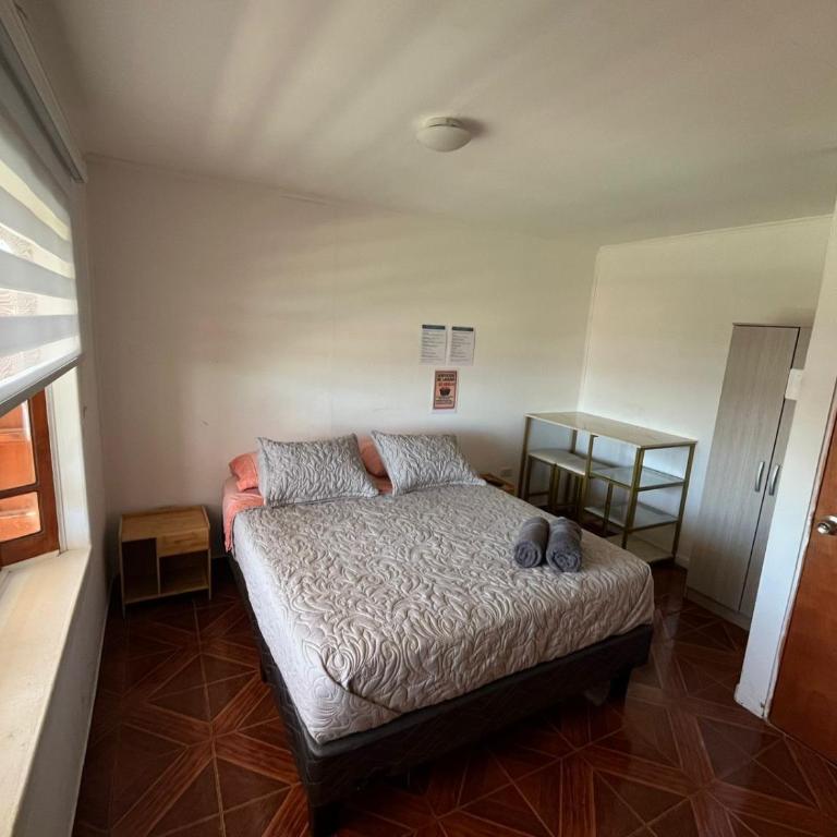 Hostal El Ancla - Double Room with Shared Bathroom - 8