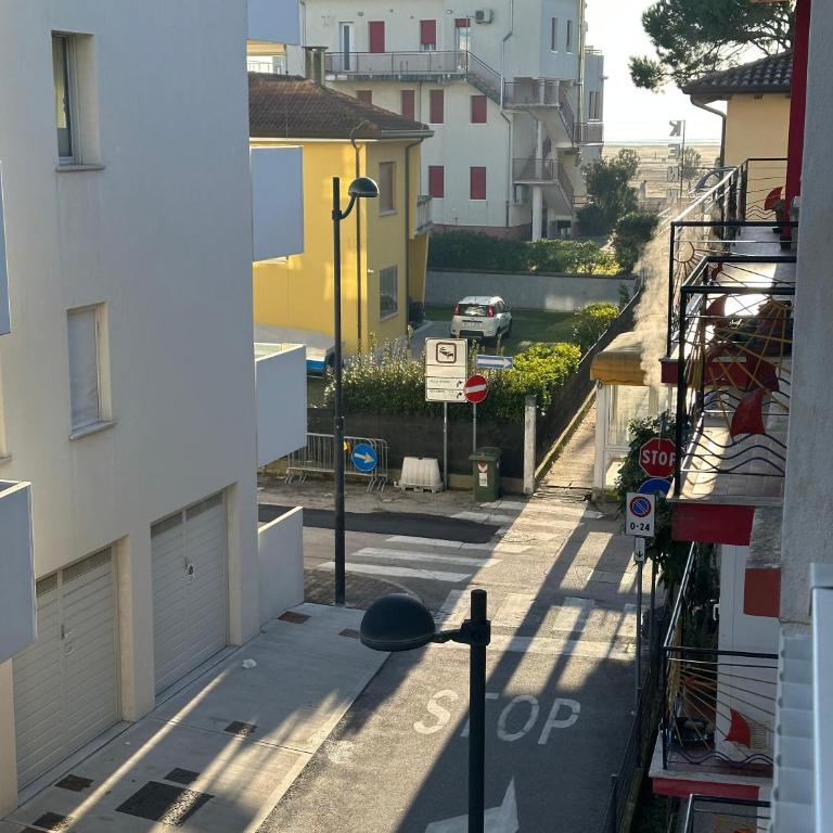 Grande Trilocale Ristrutturato vicinissimo alla spiaggia - Agenzia Cocal - Appartamento con 2 Camere da Letto - 8