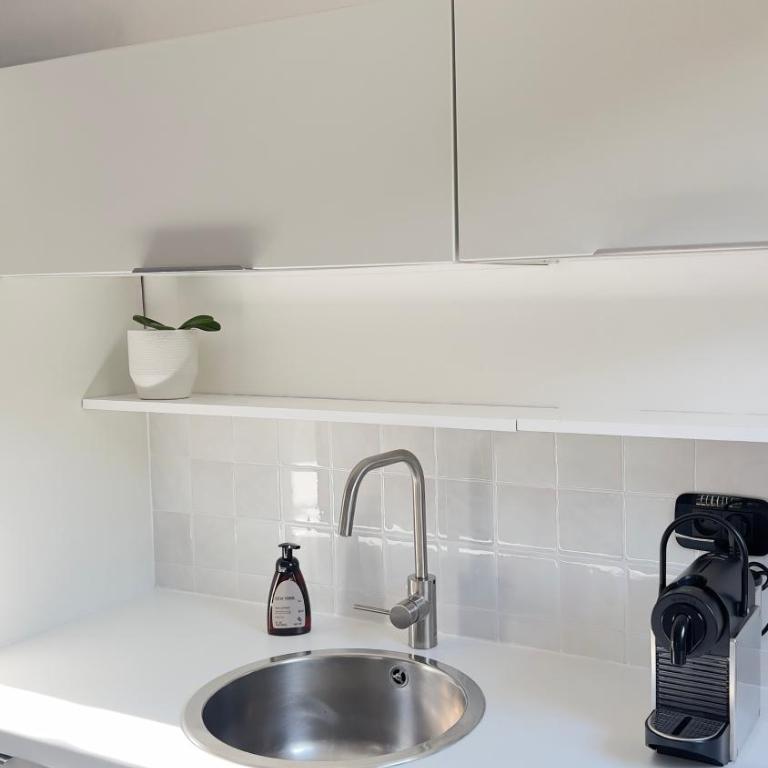 Studio lumineux avec jardin privé et parking - Appartement avec Terrasse - 16