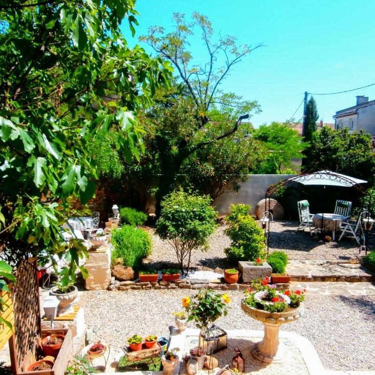 Maison du Manoir - Chambre Double - Vue sur Jardin - 1