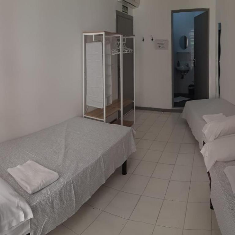 Hostel Urban Sevilla - Habitación Triple con baño privado - 3