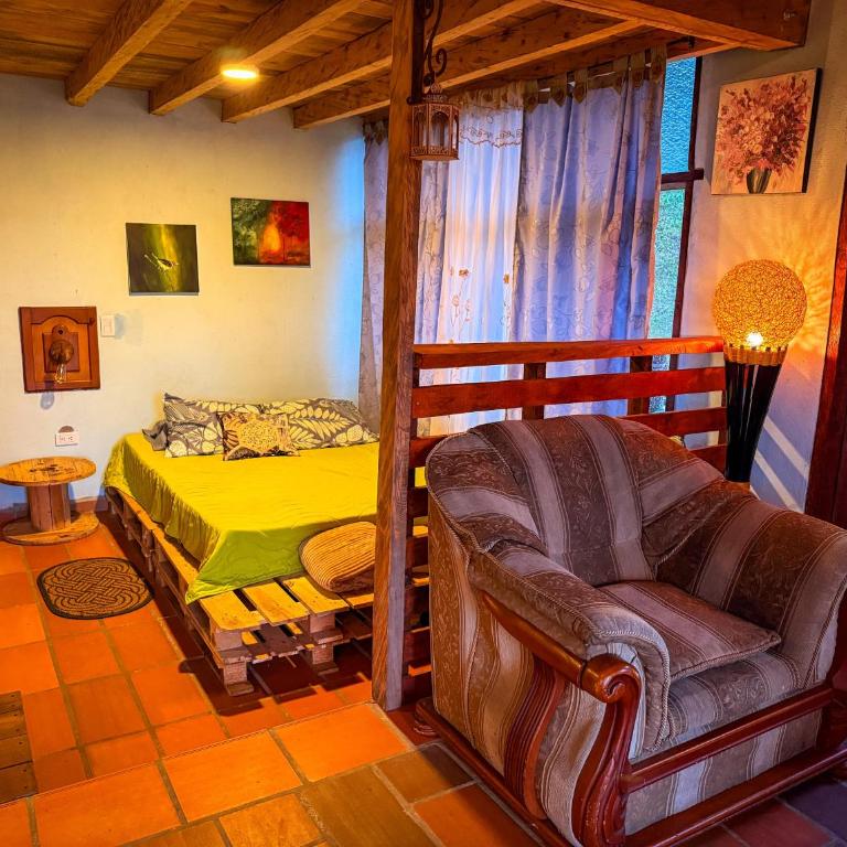 Cabaña La Capilla El Peñol - Three-Bedroom House - 9