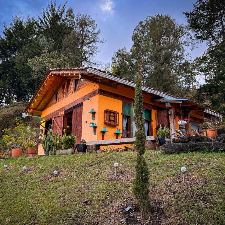 Cabaña La Capilla El Peñol - Three-Bedroom House - 1