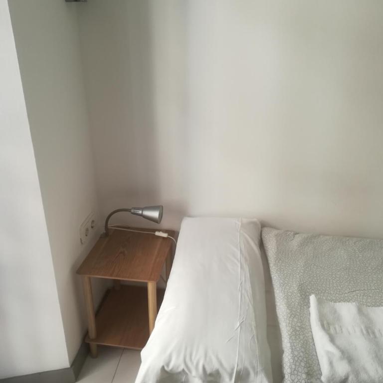 Hostel Urban Sevilla - Habitación Triple con baño privado - 5