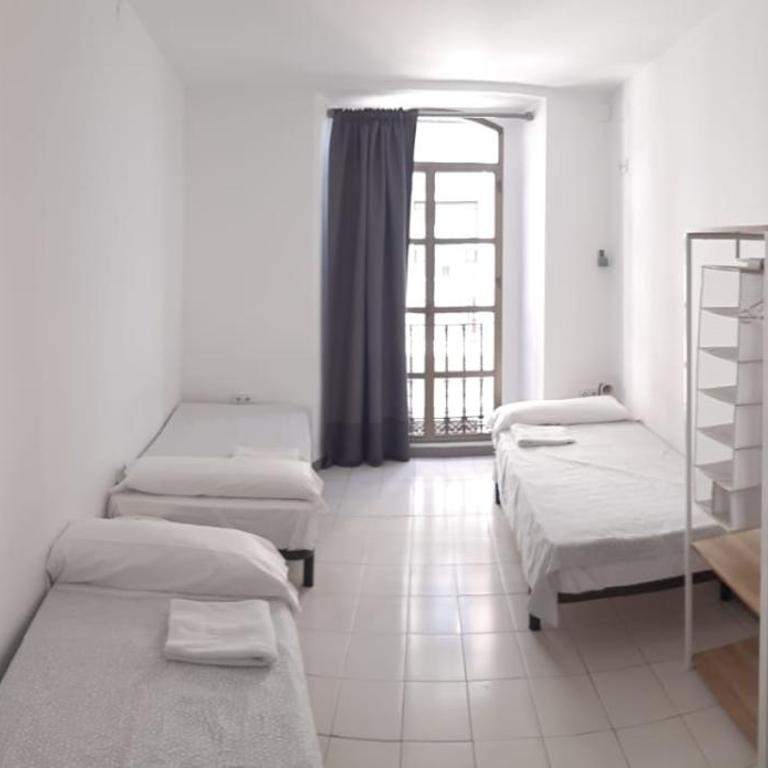 Hostel Urban Sevilla - Habitación Triple con baño privado - 6