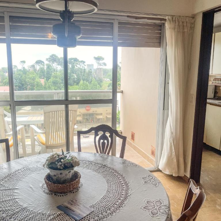 Departamento Pinamar centro, vista al mar y cochera - Apartamento de 2 dormitorios con balcón y vistas al mar - 7