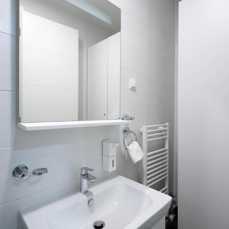 Apartment Alora - One-Bedroom Apartment with Balcony - 22