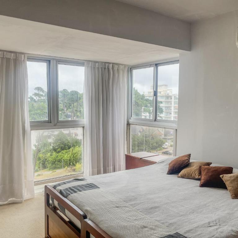 Departamento Pinamar centro, vista al mar y cochera - Apartamento de 2 dormitorios con balcón y vistas al mar - 1