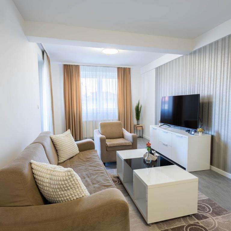 Apartment Alora - One-Bedroom Apartment with Balcony - 1