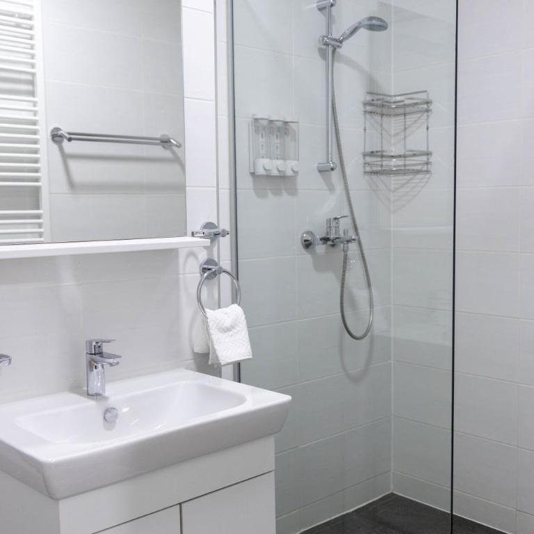 Apartment Alora - One-Bedroom Apartment with Balcony - 37