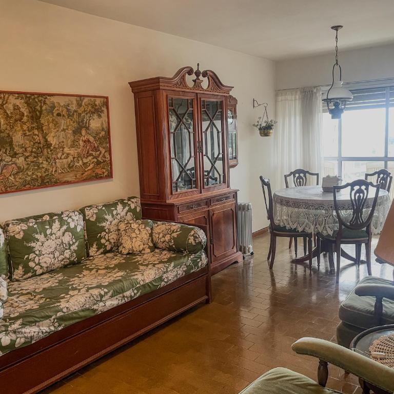 Departamento Pinamar centro, vista al mar y cochera - Apartamento de 2 dormitorios con balcón y vistas al mar - 3