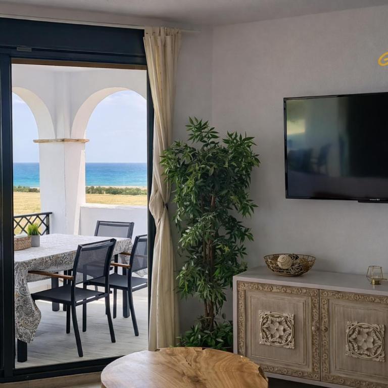 Oceanfront duplex penthouse - Three-Bedroom Apartment - 14