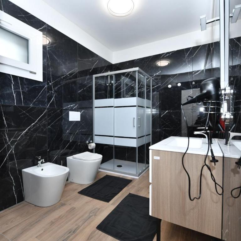 Mondeo B&B - Camera Quadrupla con Bagno Privato - 7