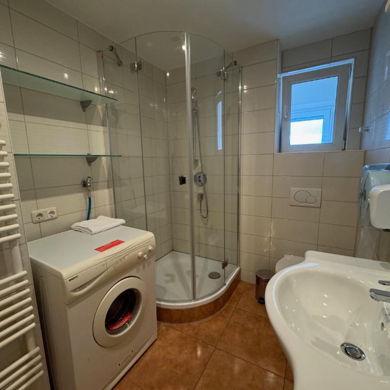 Pension Linderhof Augsburg - Apartment mit 2 Schlafzimmern - 16