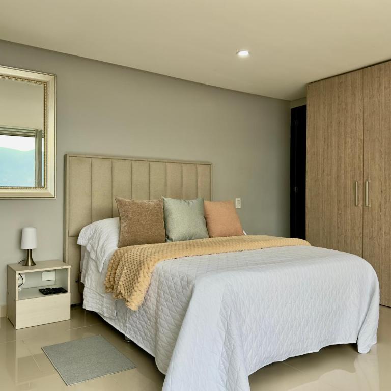 La Frontera Nice Views Loft with AC, El Poblado - One-Bedroom Apartment - 35