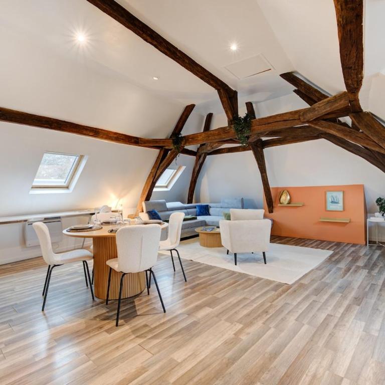 Magnifique loft au pied du tram - Wifi - Bureau - Two-Bedroom Apartment - 35