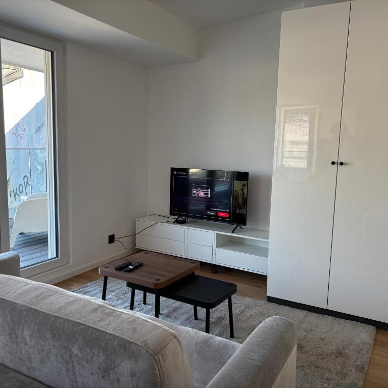 Brand New Apartment on top floor - One-Bedroom Apartment - 20