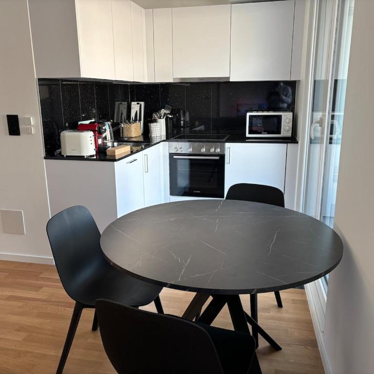 Brand New Apartment on top floor - One-Bedroom Apartment - 11
