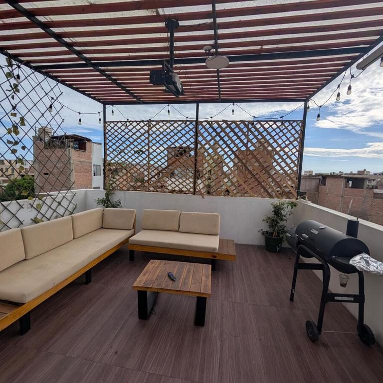 Barranco house with private rooftop jacuzzi & gym - Four-Bedroom House - 1