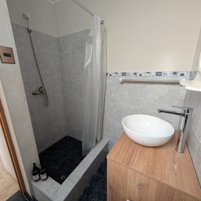 Barranco house with private rooftop jacuzzi & gym - Four-Bedroom House - 7
