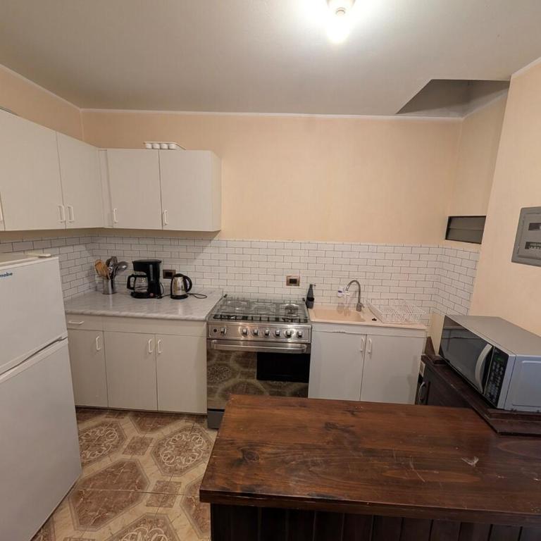 Barranco house with private rooftop jacuzzi & gym - Four-Bedroom House - 10