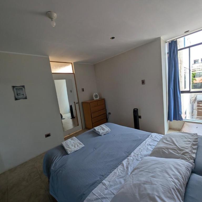 Barranco house with private rooftop jacuzzi & gym - Four-Bedroom House - 11
