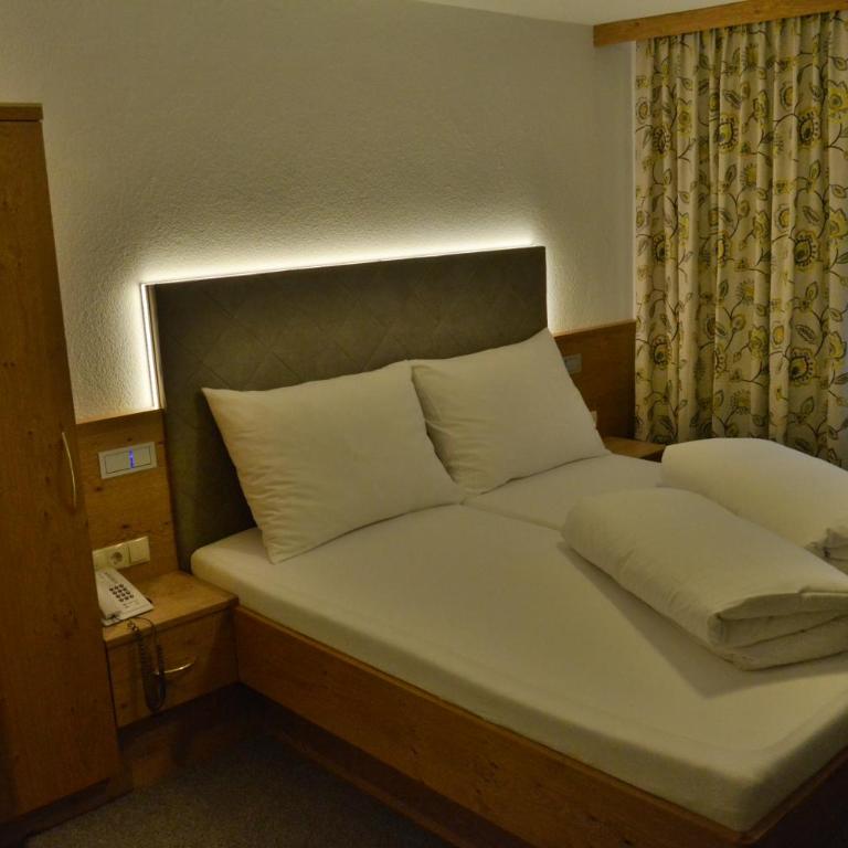 Hotel Maria Theresia - Doppelzimmer im Souterrain - 2