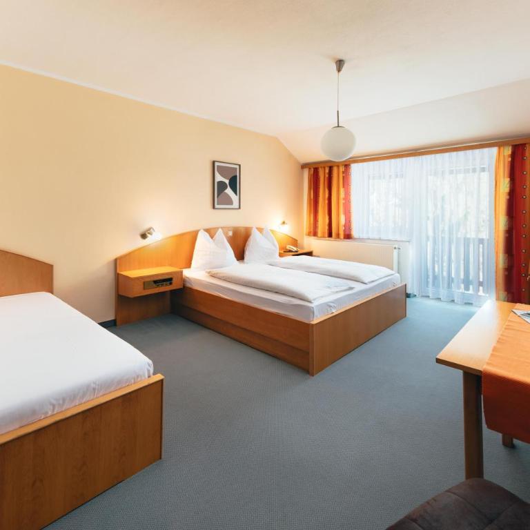 B&B Number 1 - Chambre Triple avec Balcon - 1
