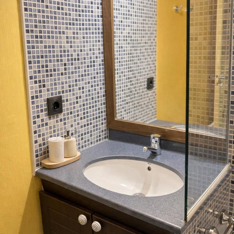 Cocon & Ensoleillé - Piscine & Parking- Proche Centre Ville - Bord de mer - Appartement 1 Chambre - 9