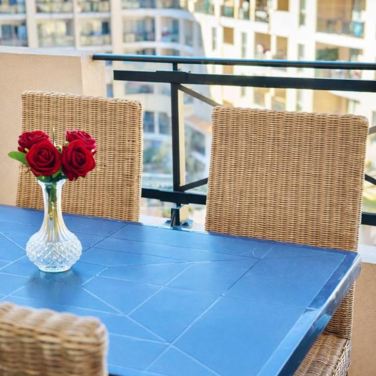 Cocon & Ensoleillé - Piscine & Parking- Proche Centre Ville - Bord de mer - Appartement 1 Chambre - 12