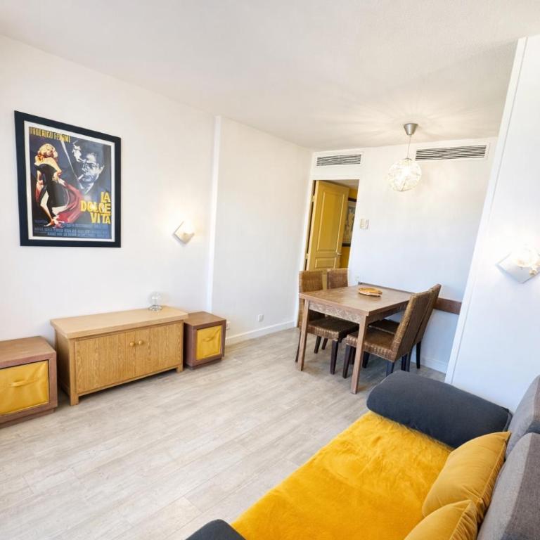 Cocon & Ensoleillé - Piscine & Parking- Proche Centre Ville - Bord de mer - Appartement 1 Chambre - 10