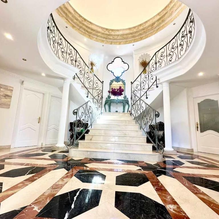 Marbella Premium Villa By Better Bookings - Villa - 2