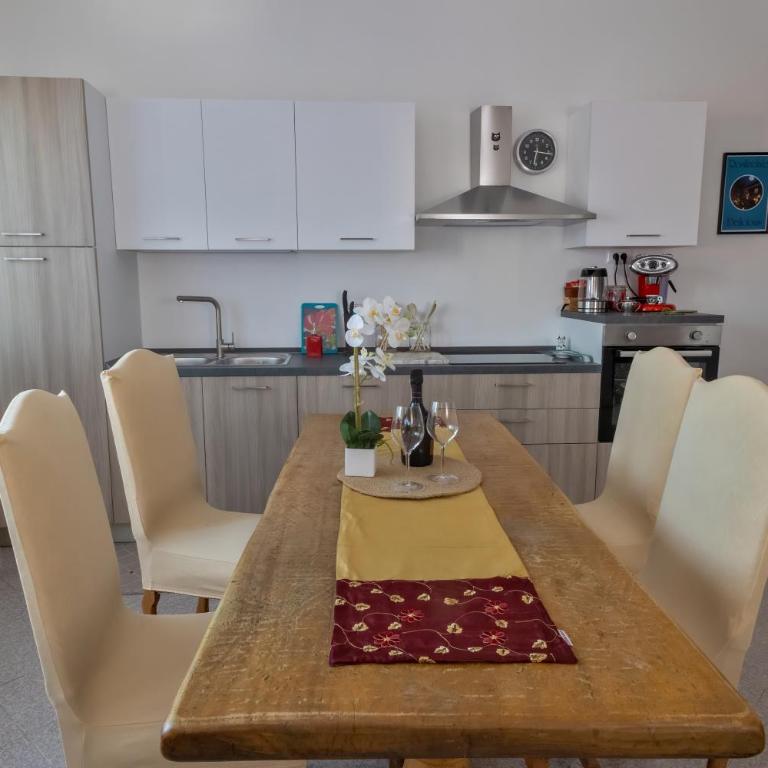 Vicino al Centro - Appartamento con 2 Camere da Letto - 8