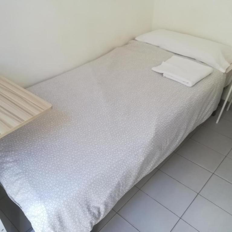 Hostel Urban Sevilla - Habitación Individual con baño compartido - 6