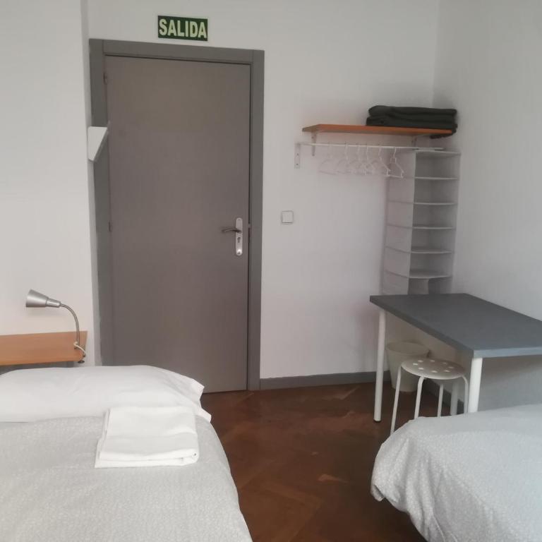 Hostel Urban Sevilla - Habitación Doble con baño compartido - 2 camas - 4