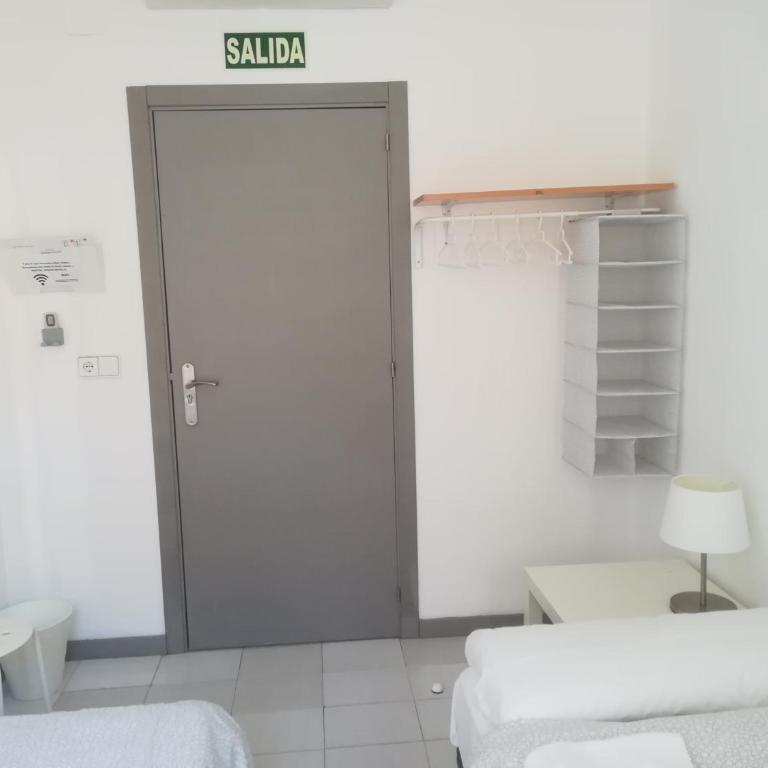 Hostel Urban Sevilla - Habitación Doble con baño compartido - 2 camas - 7
