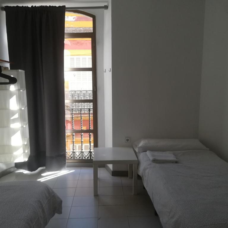 Hostel Urban Sevilla - Habitación Doble con baño compartido - 2 camas - 8