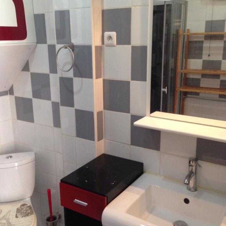 Studio sur agde, avec cour, parking et spa en option à 30e par jour - Appartement 1 Chambre - 9