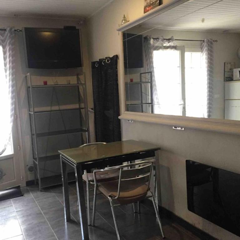 Studio sur agde, avec cour, parking et spa en option à 30e par jour - Appartement 1 Chambre - 20